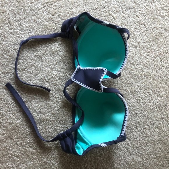 Bikini Set - Picture 2 of 4